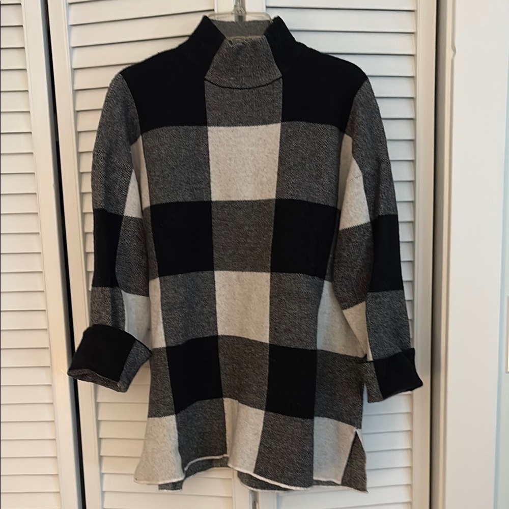 Max Studio Black and Gray Turtleneck Sweater with Buffalo Check